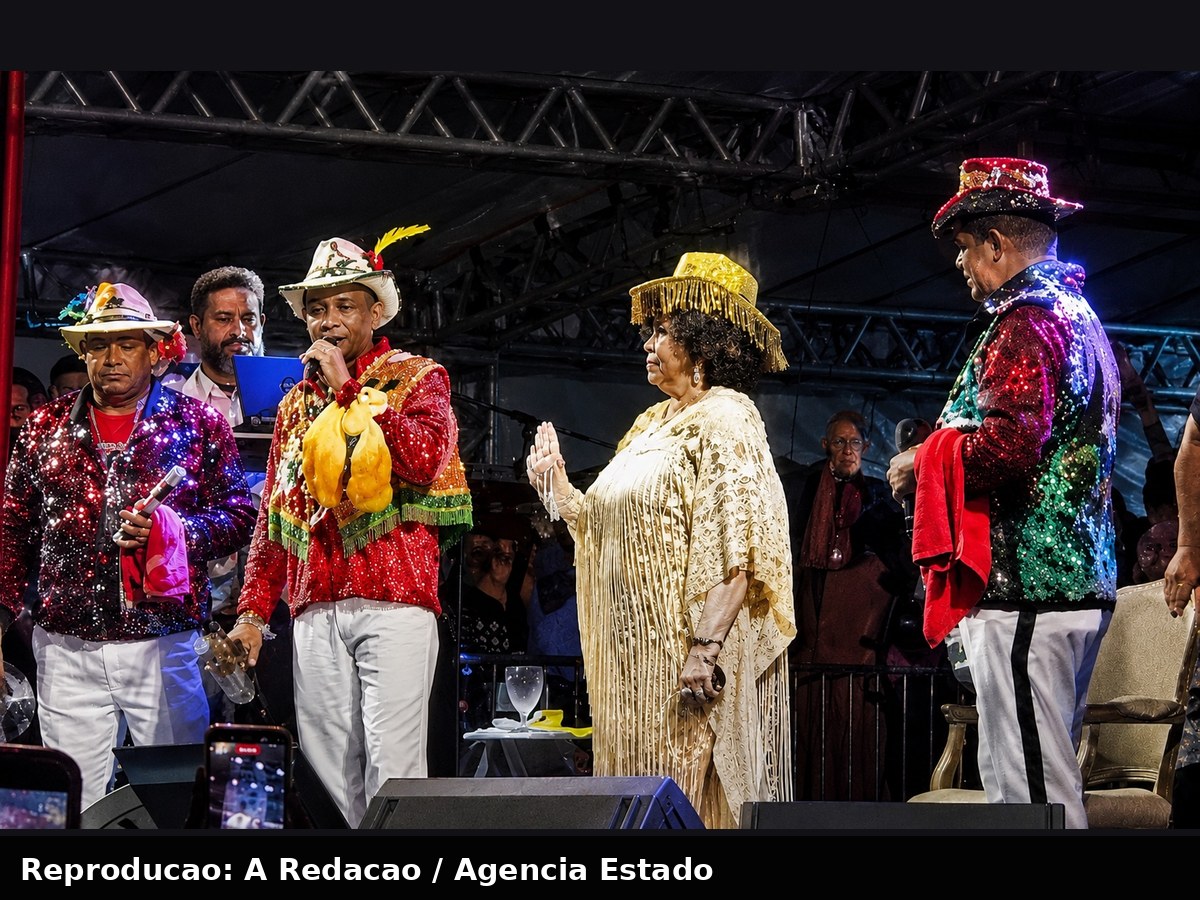 Alcione cai em show no Maranhão e dá lição: ‘Levanta e dá a volta por cima’