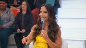 Beatriz Reis pede conselho a Ivete Sangalo sobre virgindade