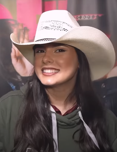 Ana Castela em foto de acervo livre