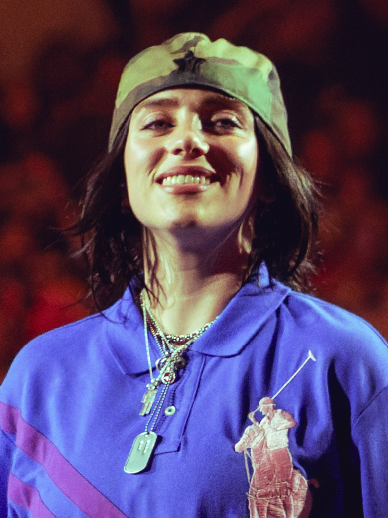 Billie Eilish em foto de acervo livre