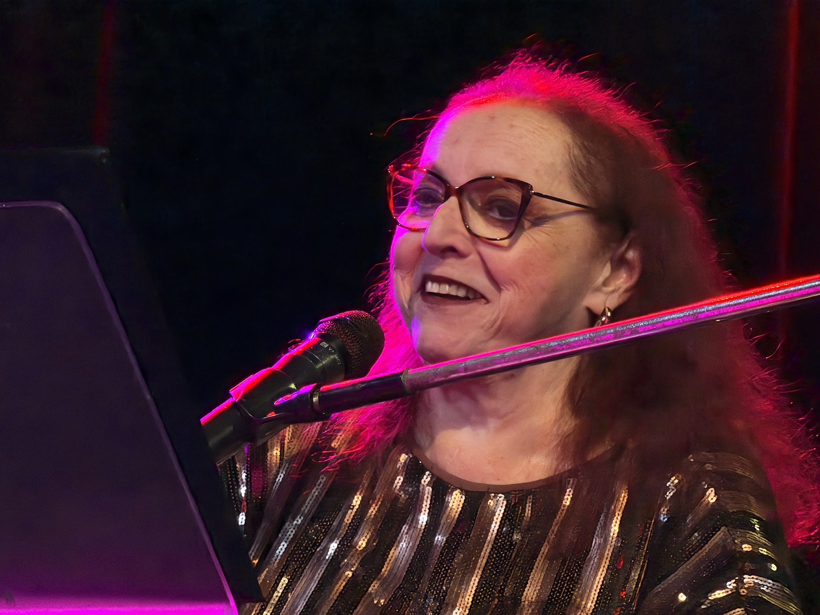 Cida Moreira canta Angela Ro Ro no Teatro Rival Petrobras
