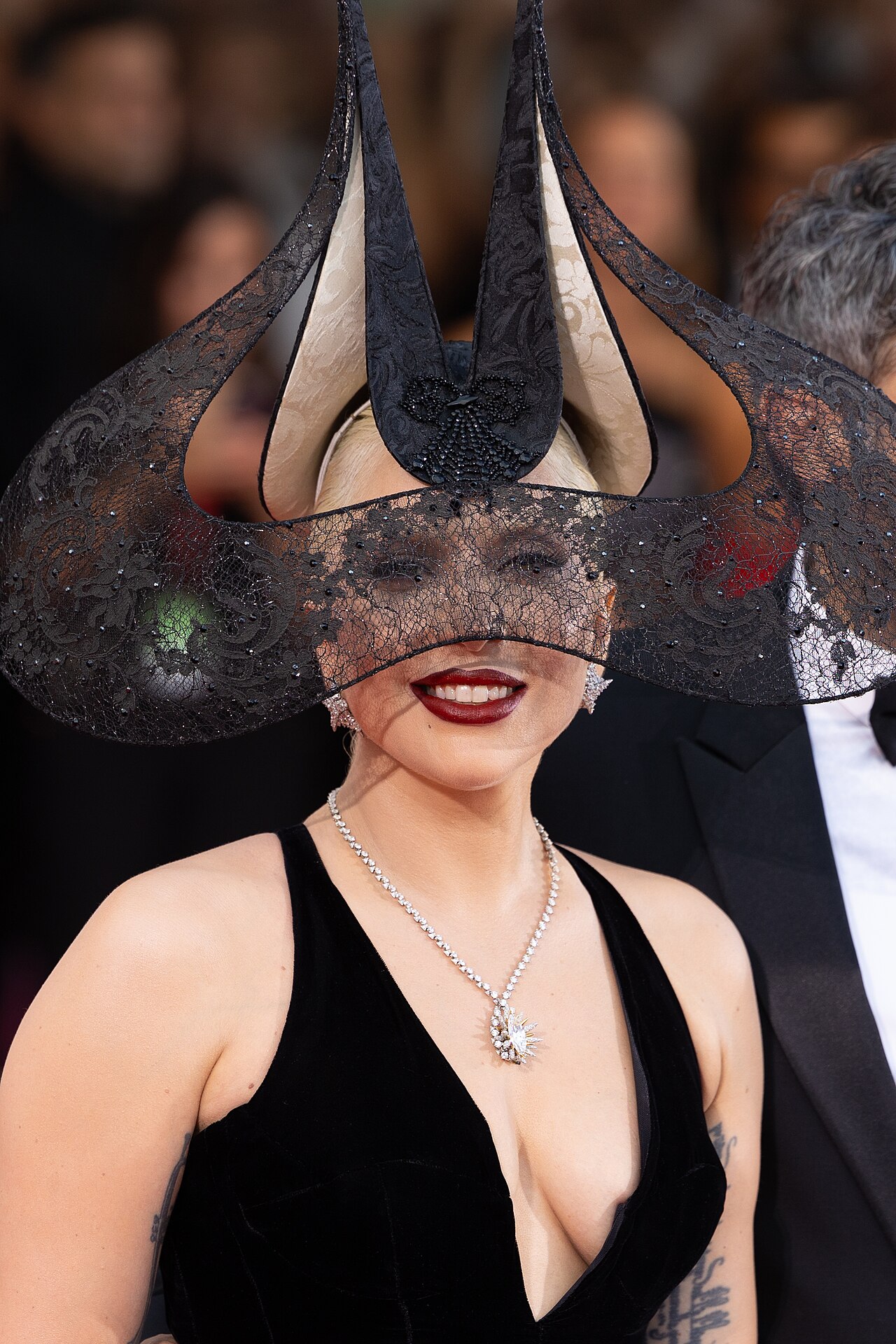 Lady Gaga em foto de acervo livre