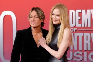 Nicole Kidman vive romance casual com Michael Reinstein