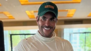 Kaká Diniz, da lista de celebridades, exibe nova forma física
