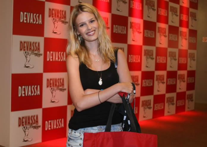 Yasmin Brunet em foto de acervo livre