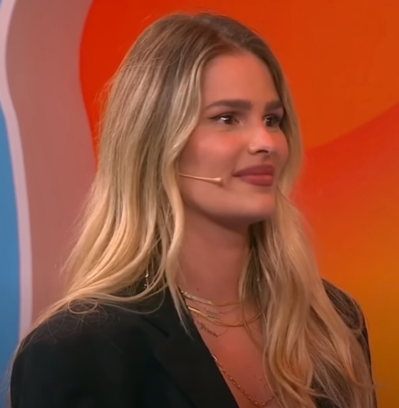 Yasmin Brunet em foto de acervo livre