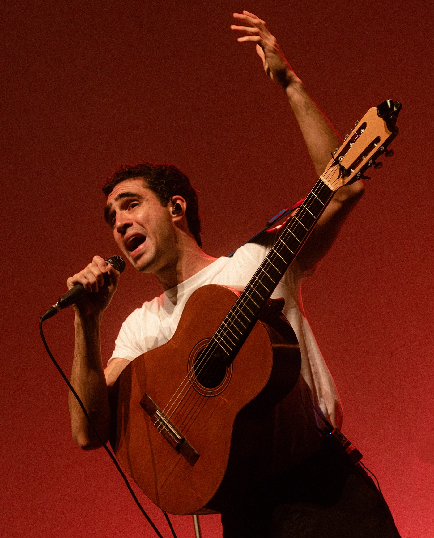 Zeca Veloso estreia show Boas novas com samba