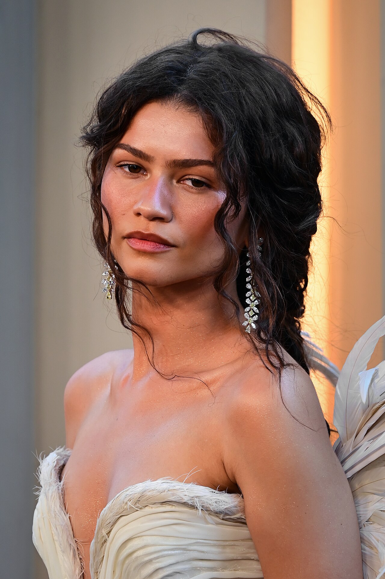 O drama estreia com Zendaya e Pattinson e mistura novela