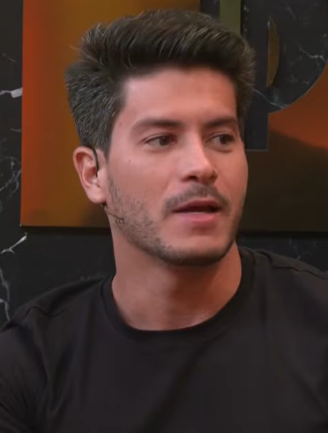 Arthur Aguiar em foto de acervo livre