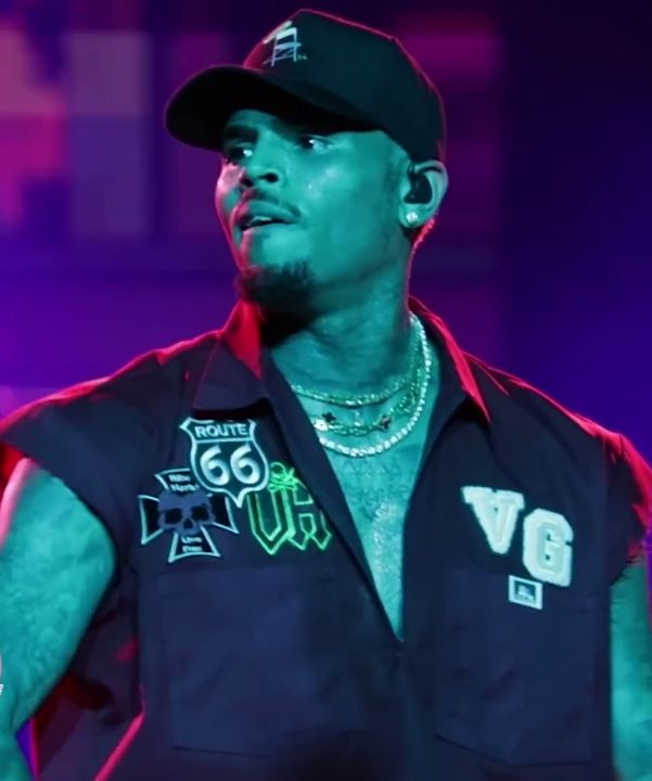 Chris Brown em foto de acervo livre
