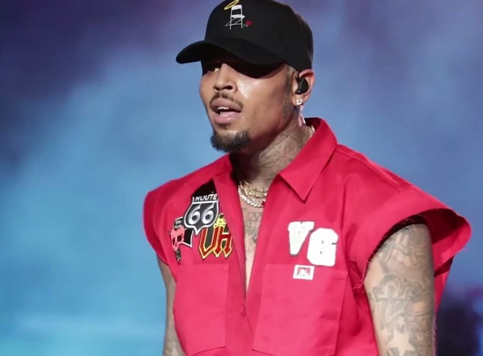 Chris Brown em foto de acervo livre
