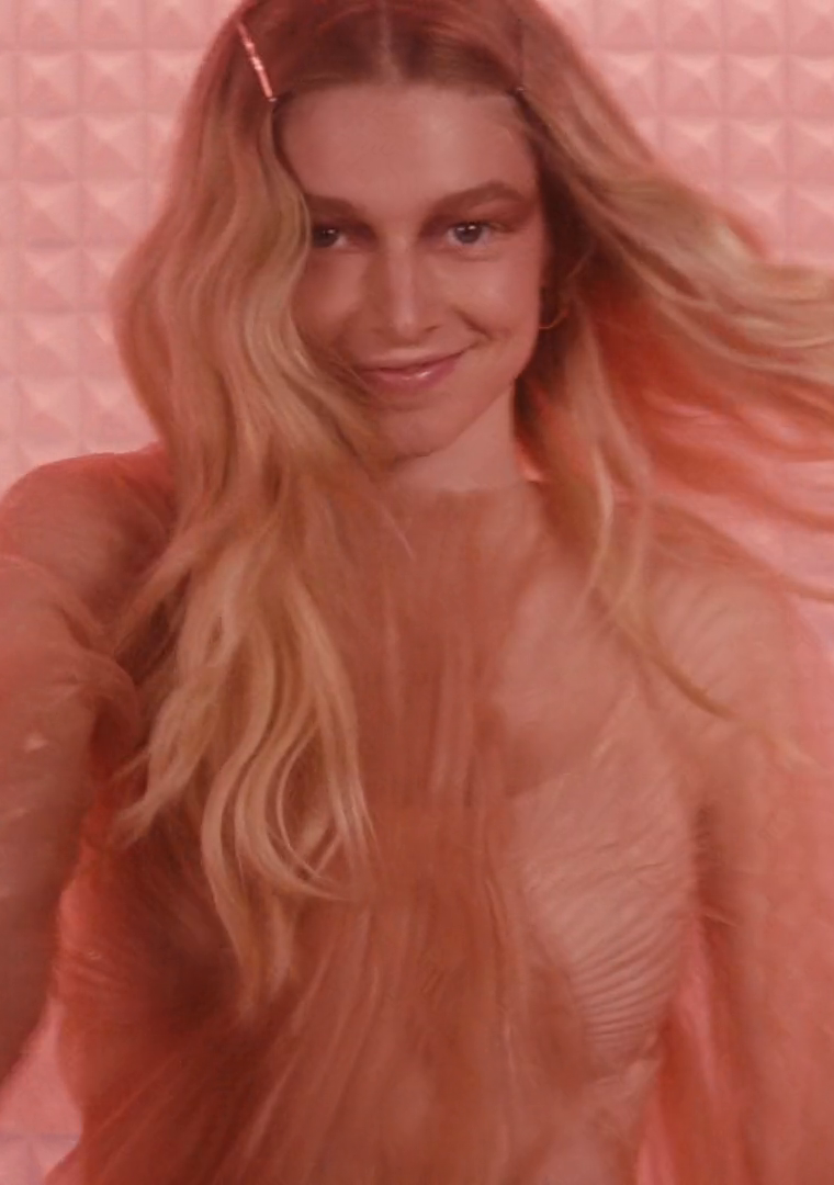 Hunter Schafer em foto de acervo livre