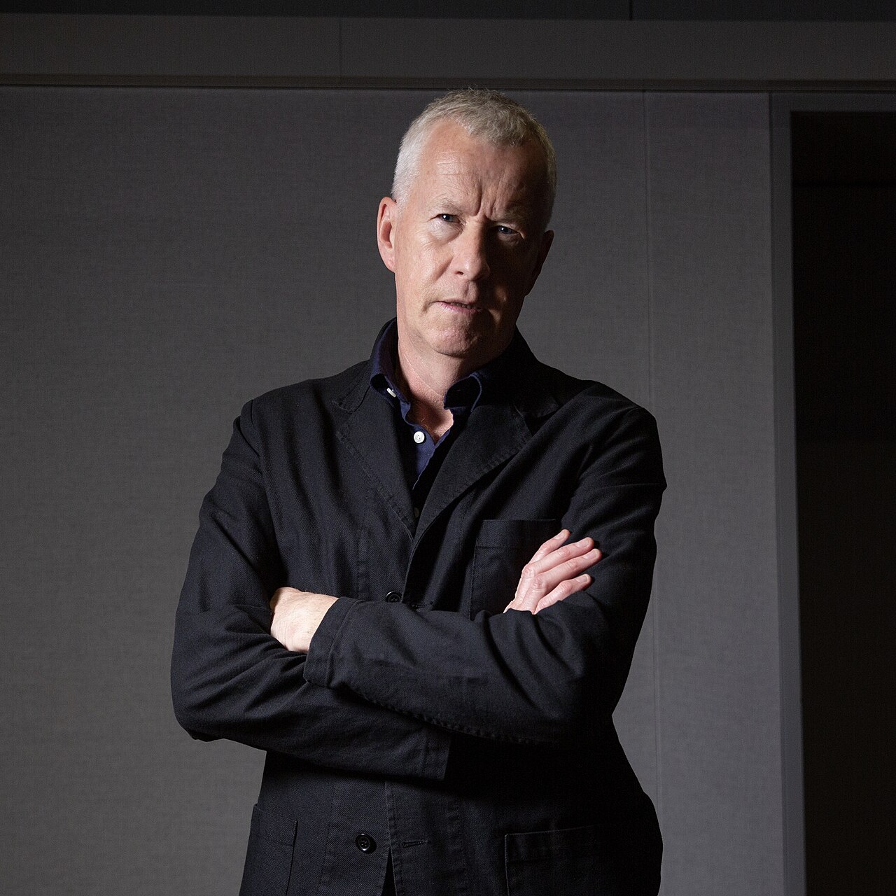 John Wilson em foto de acervo livre