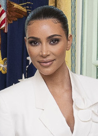 Kim Kardashian em foto de acervo livre