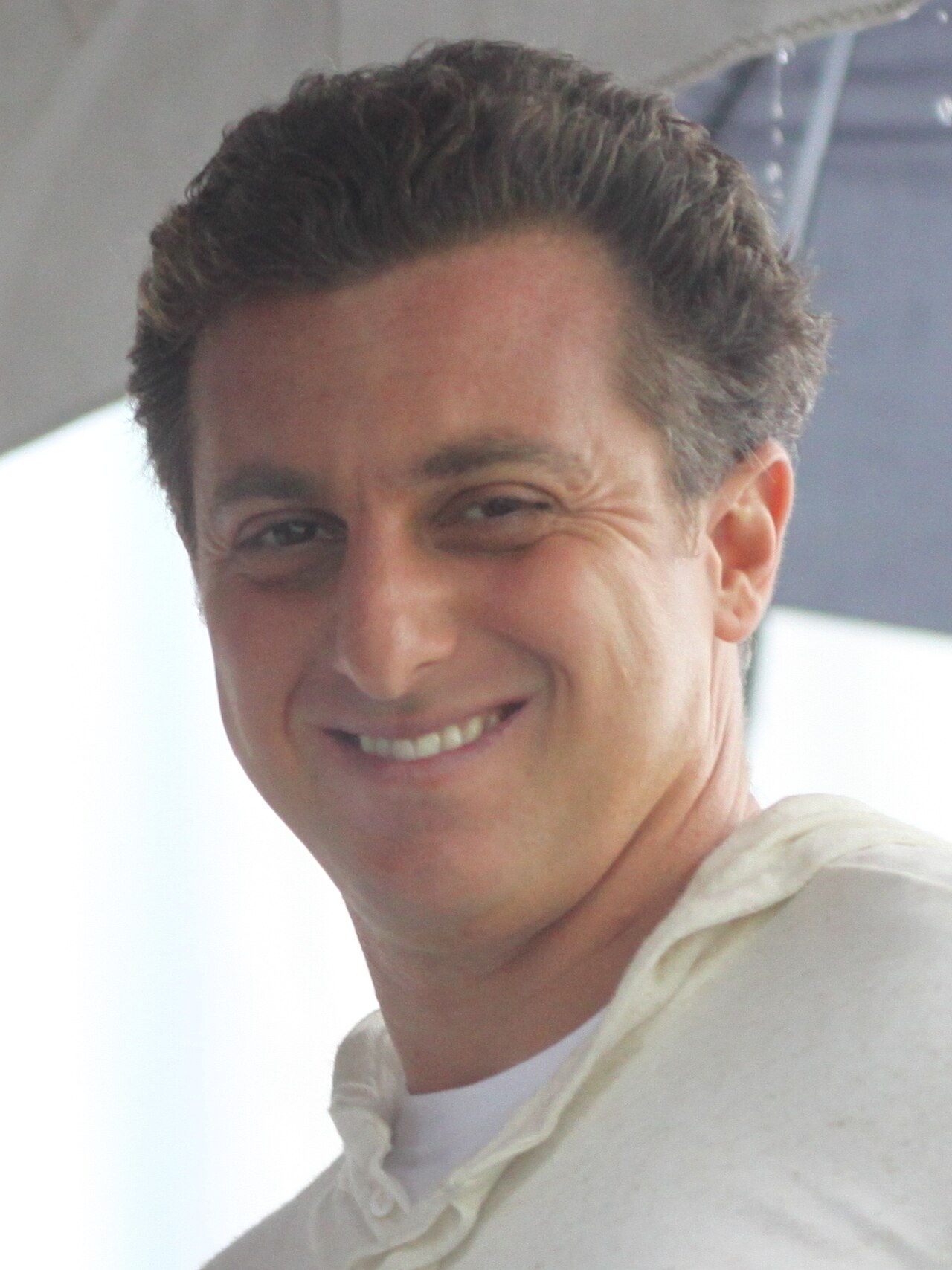 Luciano Huck em foto de acervo livre