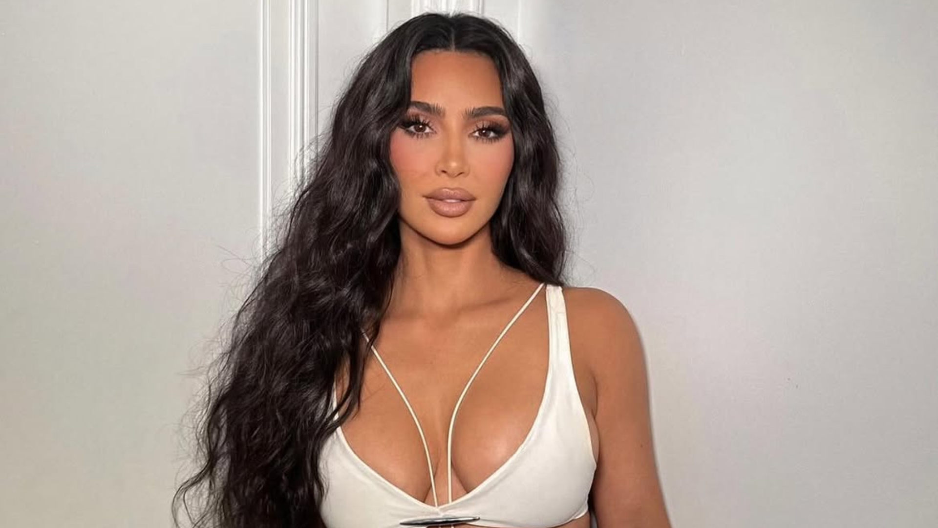 Kim Kardashian expõe rotina com babás