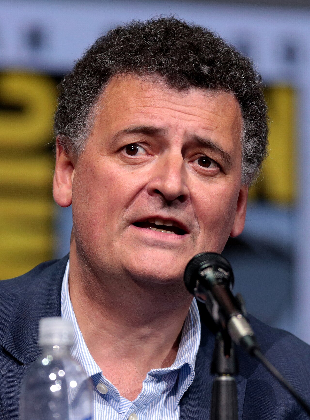 Steven Moffat em foto de acervo livre